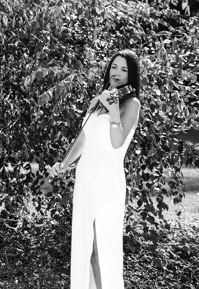Yana Wells 5